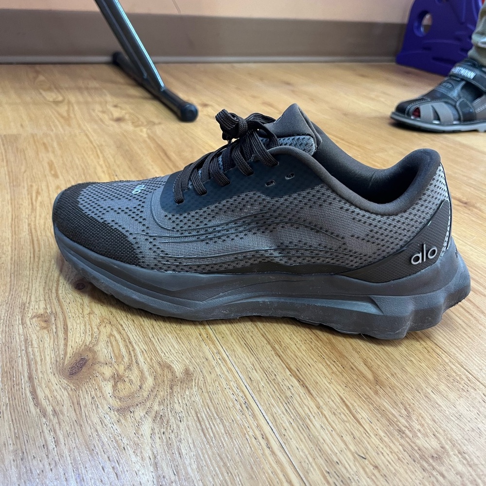ALO Yoga Women brown shoes